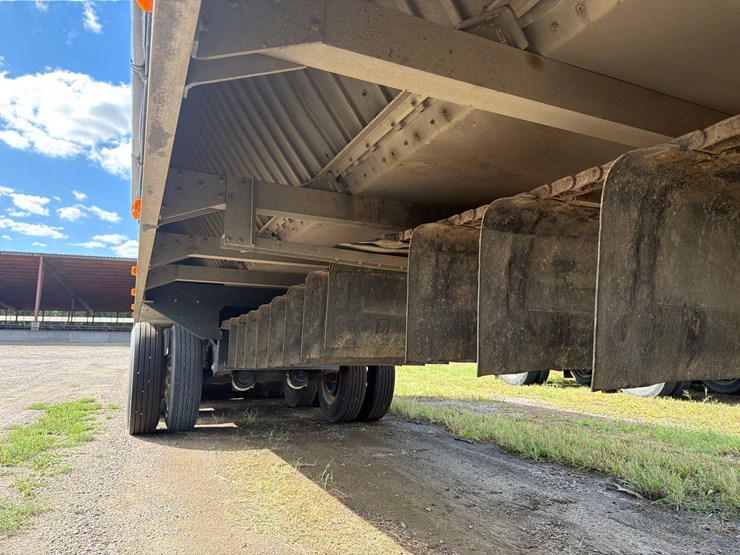 2011-wilson-46ft-fixed-tri-axle-live-bottom-semi-belt-trailer--1-owner--very-clean-trailer-image-10
