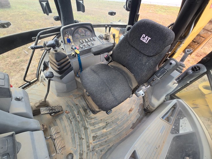 caterpillar-420f-image-38