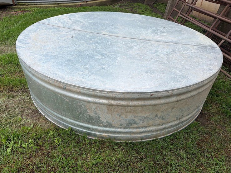 hastings-92”-round-tank-image-2