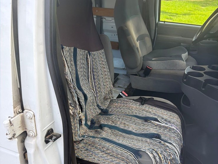 2006-ford-e250-image-38