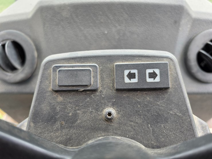 2016-deere-410l-image-51