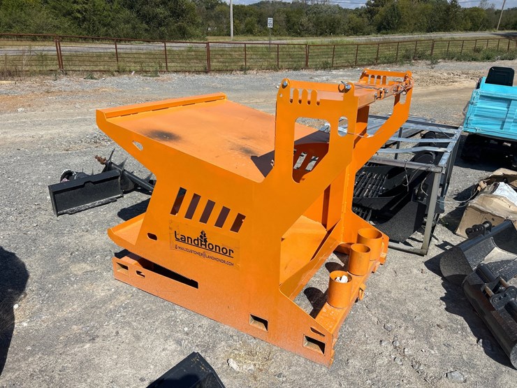 #69-•-skid-steer-attachment-/-tool-organizer-image-1