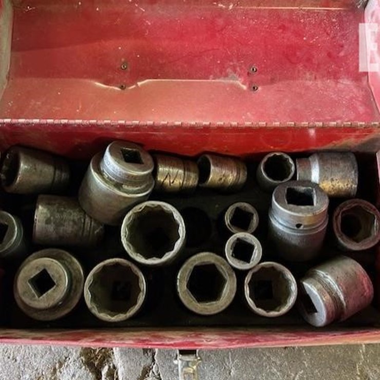 ASSORTED ¾” AND 1” DRIVE SOCKETS