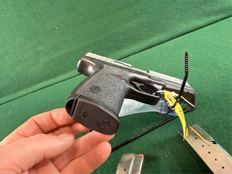 smith-&-wesson-mdl.sd40-ve-40-s&w-pistol-image-8