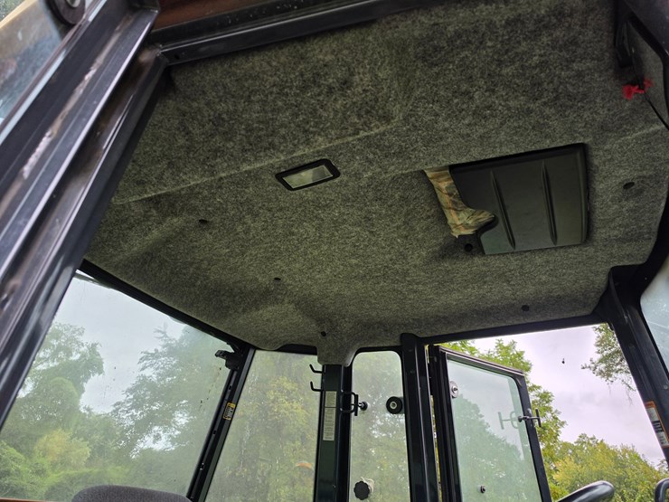 2016-deere-410l-image-35