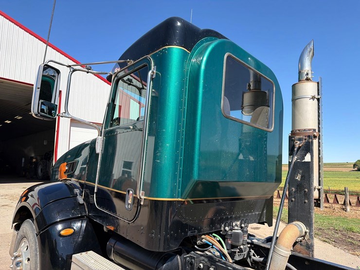2011-peterbilt-386-image-41