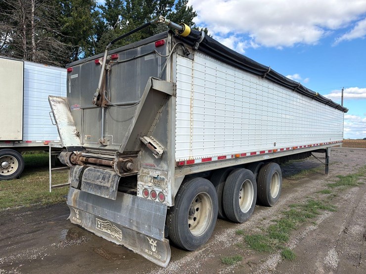 2011-wilson-46ft-fixed-tri-axle-live-bottom-semi-belt-trailer--1-owner--very-clean-trailer-image-2
