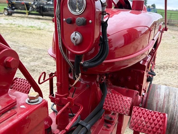 1954-farmall-super-h-tractor—restored-image-23
