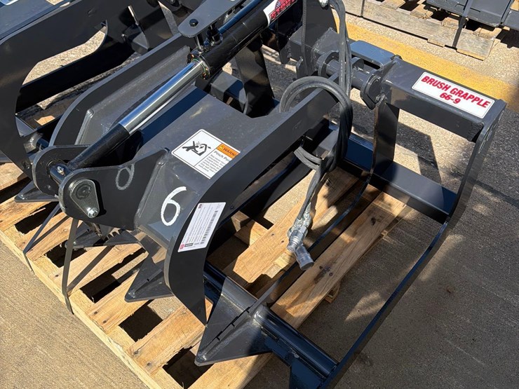 stout-66”-skidloader-grapple-bucket-image-4