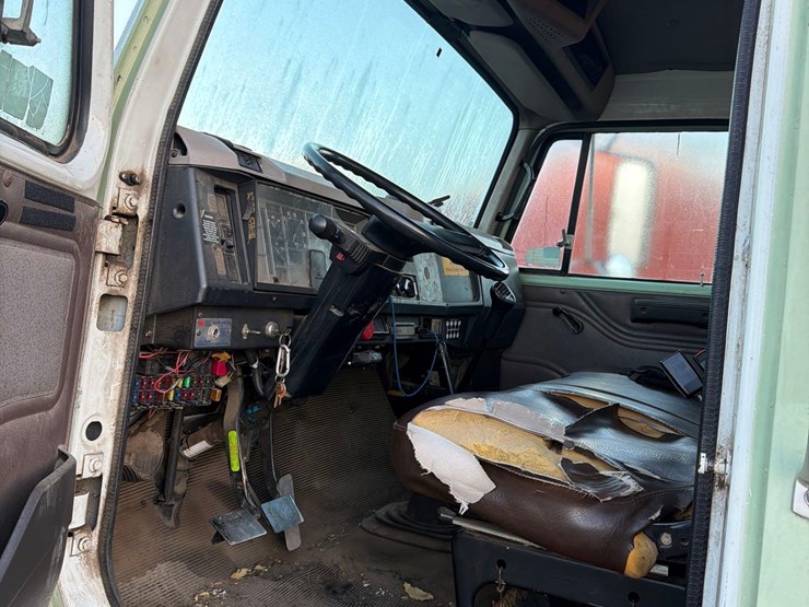 2000-international-4700-image-25