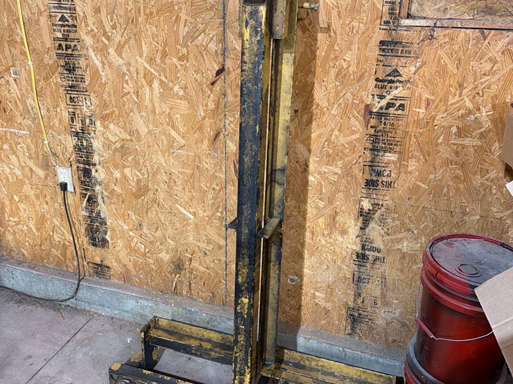 goffer-model-r-12-tractor-splitting-stand-image-10