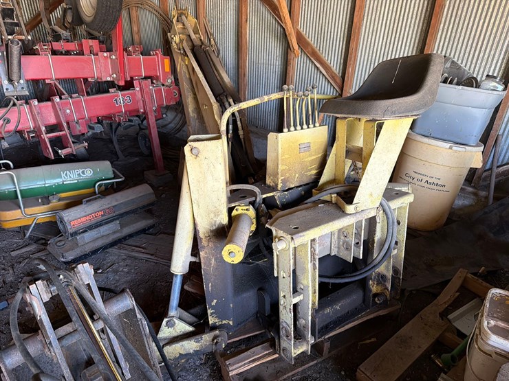 new-holland-lb-11-3pt-backhoe-image-2