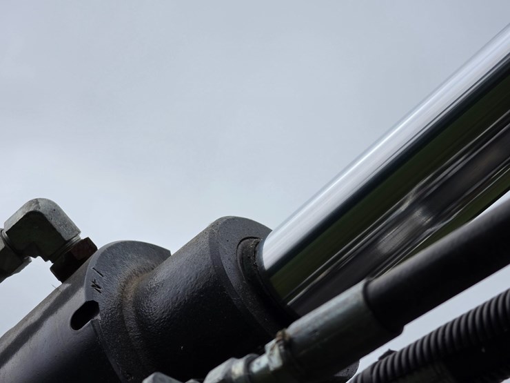 2016-deere-410l-image-97