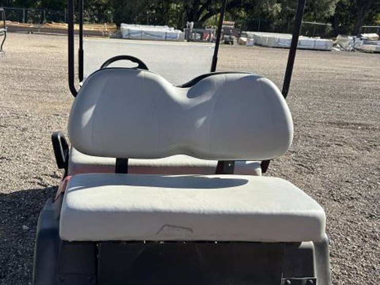 #252-•-club-car-4-seater-gas-golf-cart-image-5