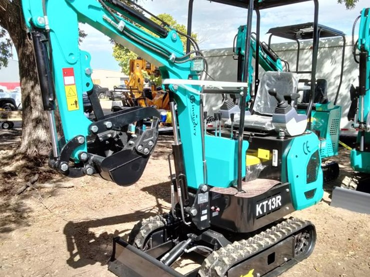#3-•-cfg-mini-excavator---kt13r-image-1