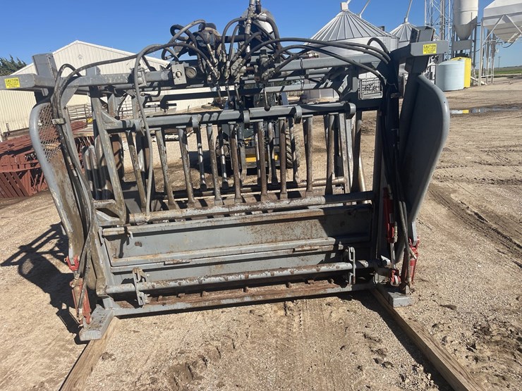 bowman-model-3000-hydraulic-chute-image-3