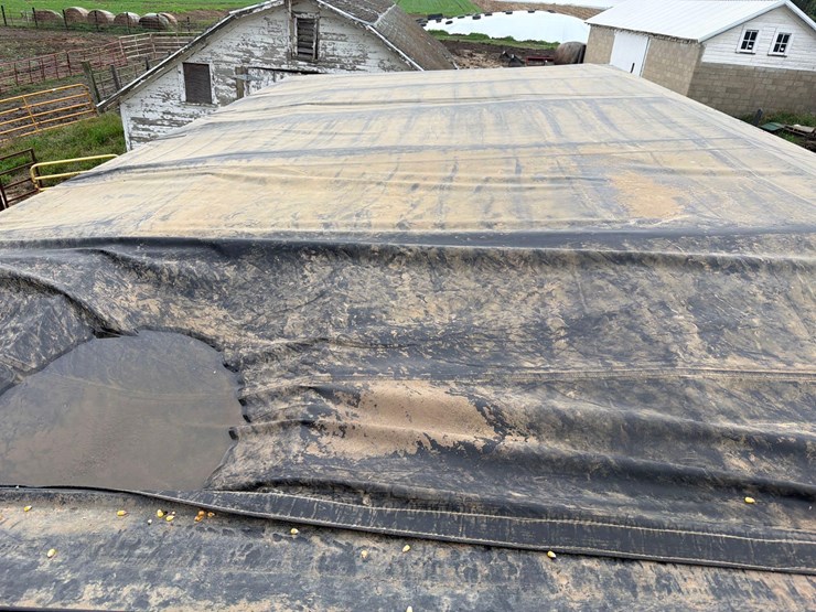 2012-j&m-1051-grain-storm-grain-cart-1-owner-image-32