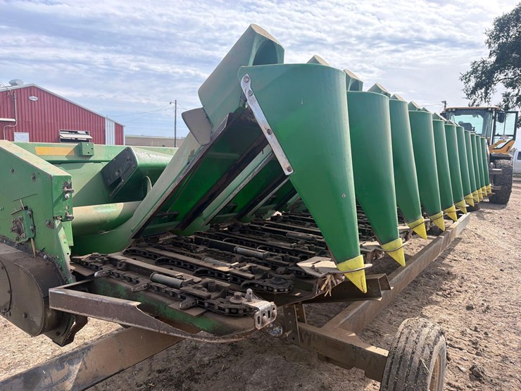 clark-12row20-corn-head-image-19