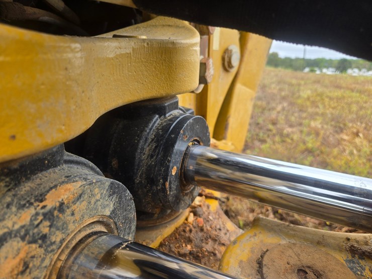 caterpillar-420f-image-61