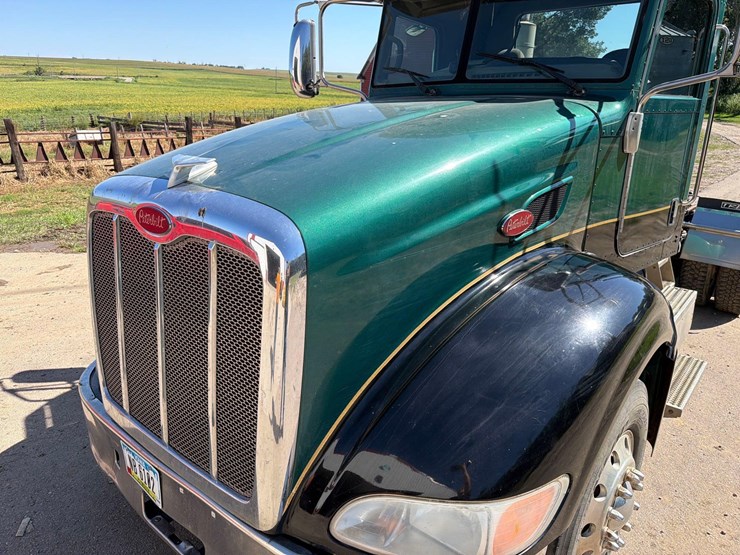 2011-peterbilt-386-image-34