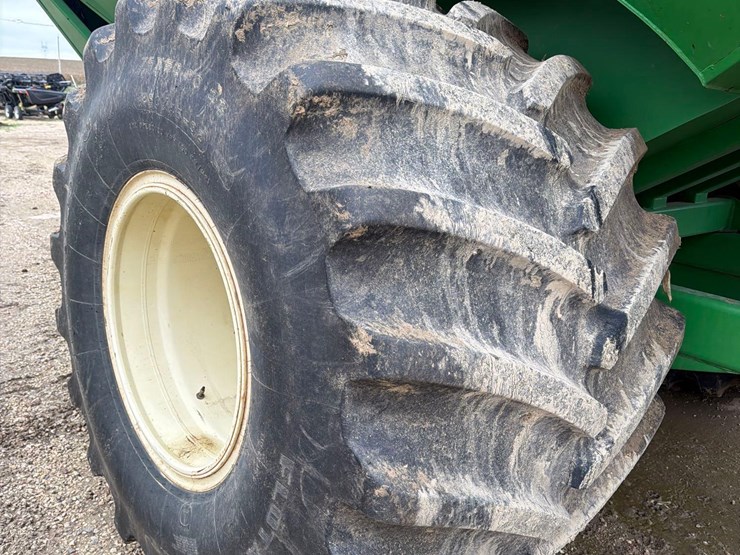 2012-j&m-1051-grain-storm-grain-cart-1-owner-image-9