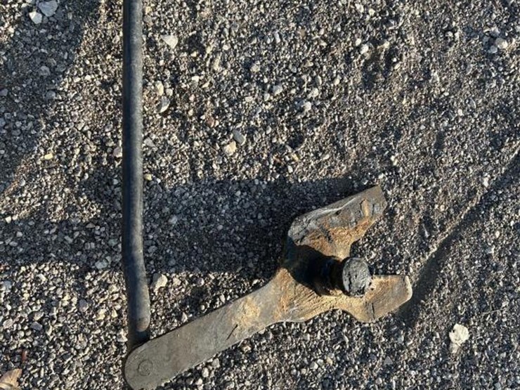 #37-•-snap-up-lever-for-trailer-hitch-image-1