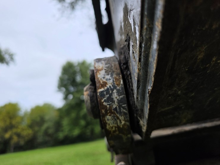 2016-deere-410l-image-105