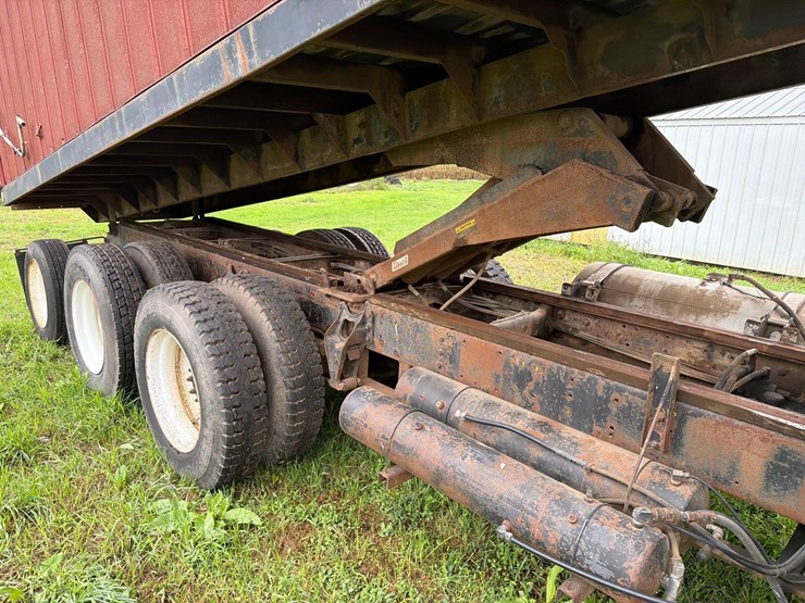 international-8300-6x4-semi-grain-truck-image-7