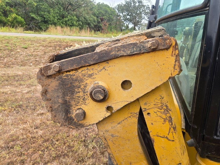 caterpillar-420f-image-63