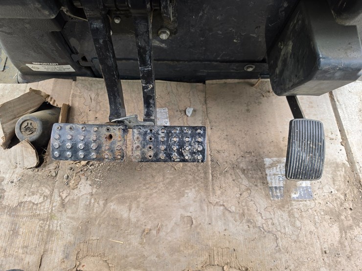 2016-deere-410l-image-55