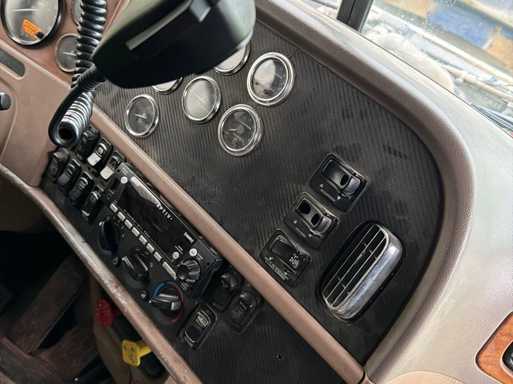 2007-peterbilt-386-image-77