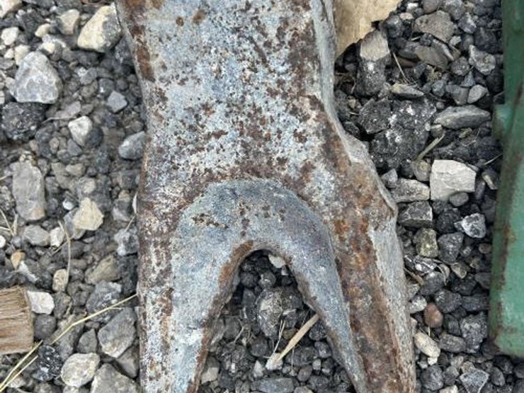 #39-•-(3)-skid-steer/-excavator-bucket-teeth-image-3