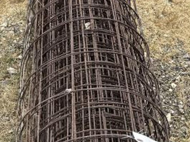 #72-•-roll-of-metal-fencing-image-1