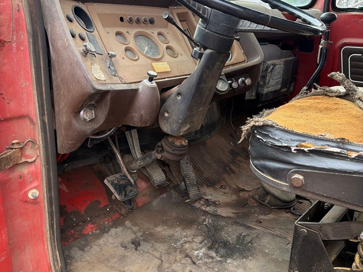 1980-ford-8000-image-60