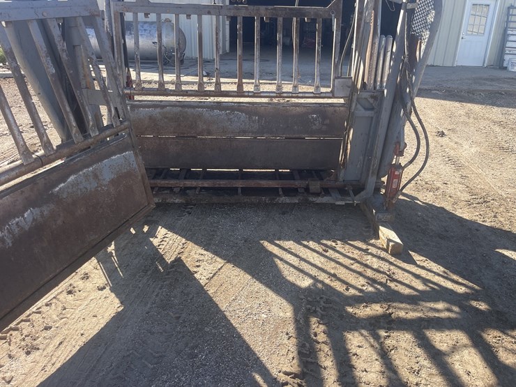 bowman-model-3000-hydraulic-chute-image-6