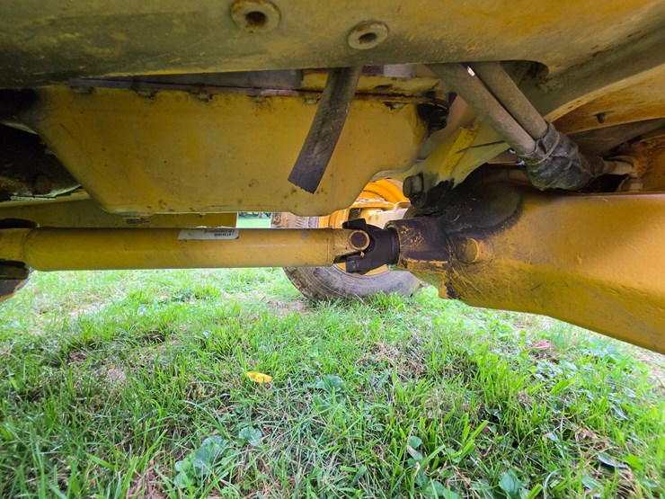 2016-deere-410l-image-31