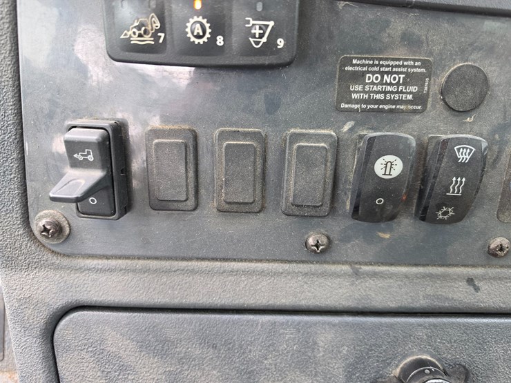 2016-deere-410l-image-42