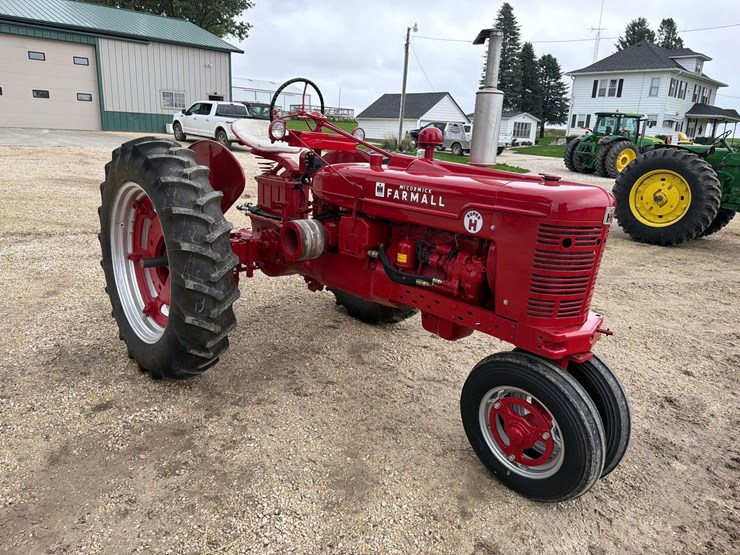 1954-farmall-super-h-tractor—restored-image-2