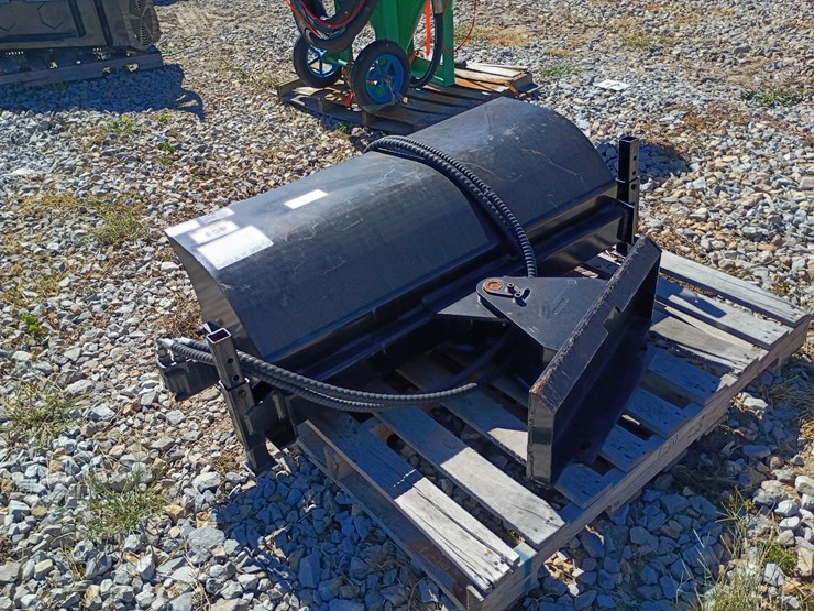 #27025-•-giyi-sweeper-mini-skid-steer-attachment-image-4
