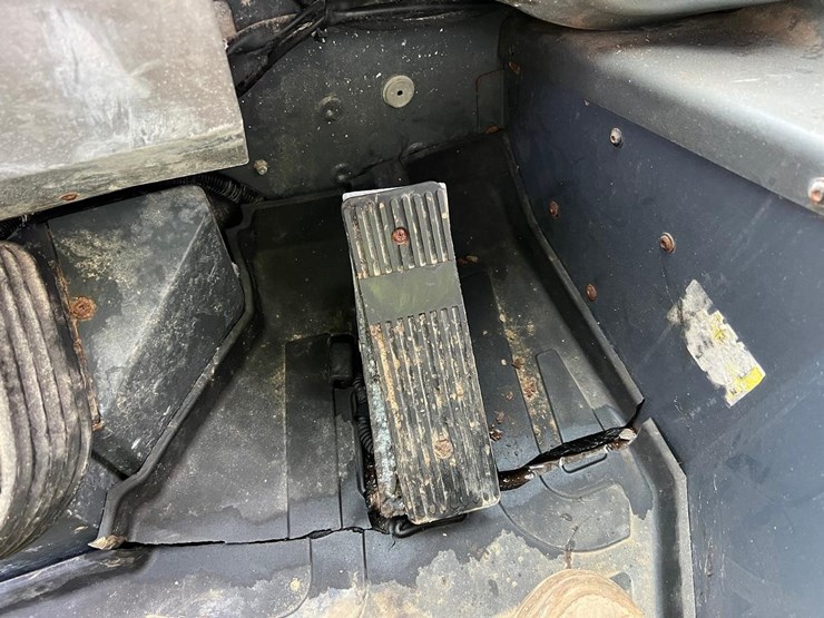 deere-204l-image-25