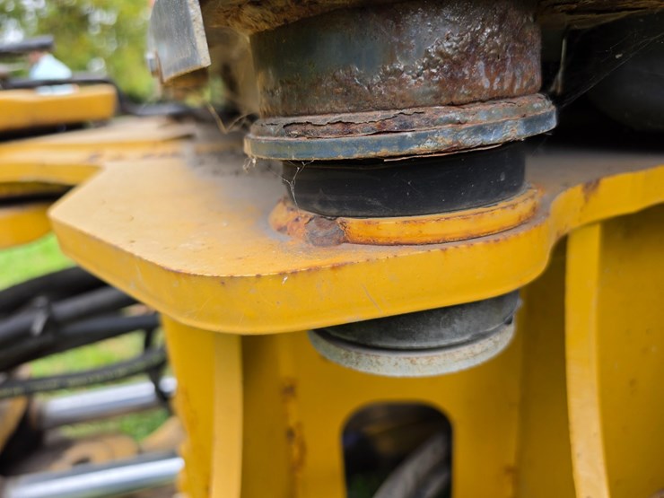 2016-deere-410l-image-180