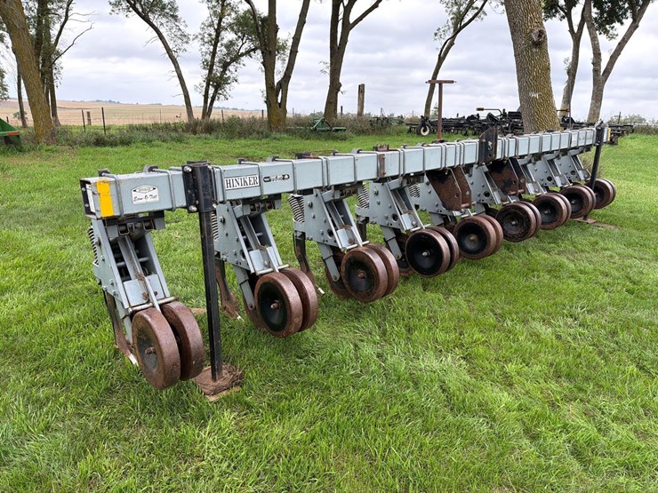 hiniker-8row-3pt-field-cultivator-image-2
