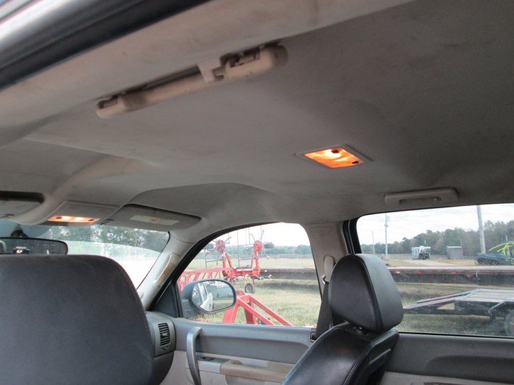 2011-chevrolet-2500hd-image-27
