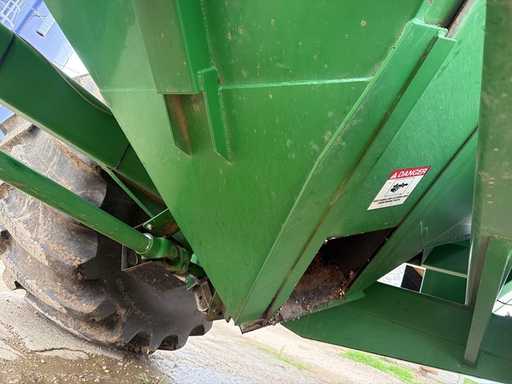 2012-j&m-1051-grain-storm-grain-cart-1-owner-image-39