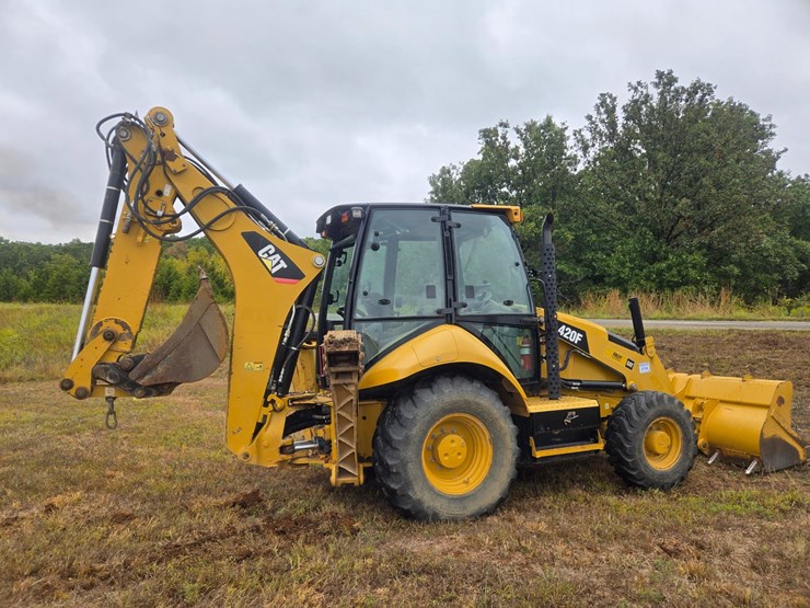 caterpillar-420f-image-16