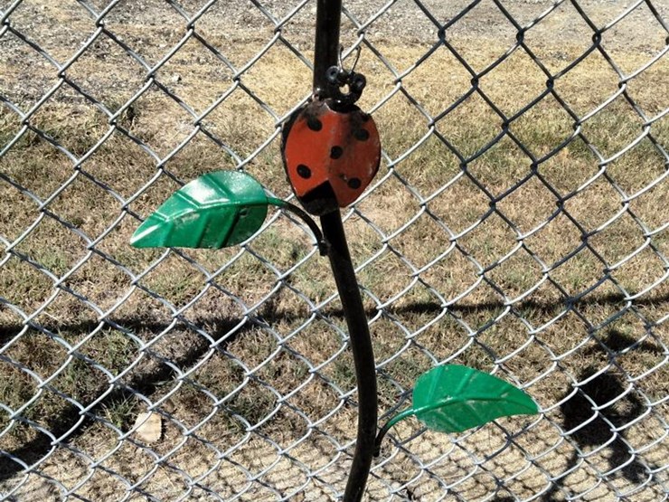 #33-•-metal-art---frog-w/umbrella-&-flowers-on-image-3