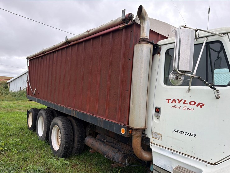 international-8300-6x4-semi-grain-truck-image-55
