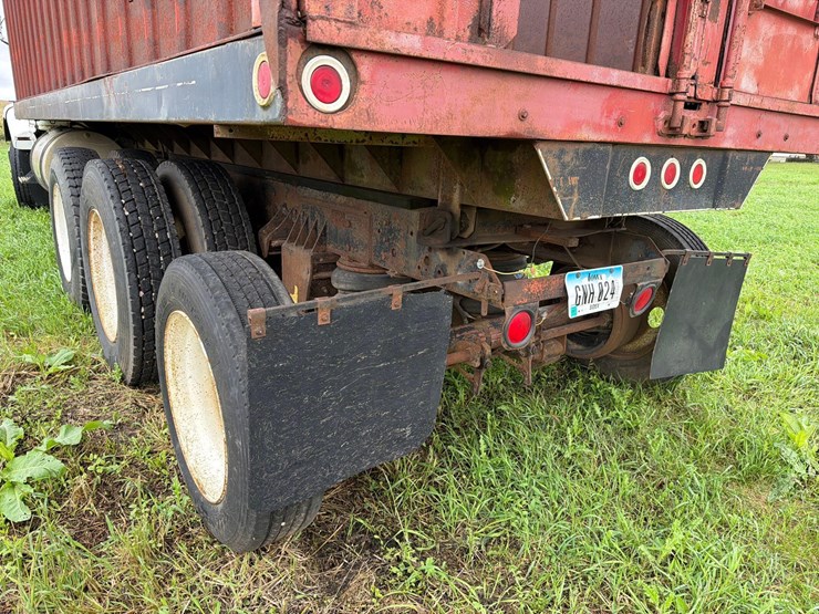 international-8300-6x4-semi-grain-truck-image-38