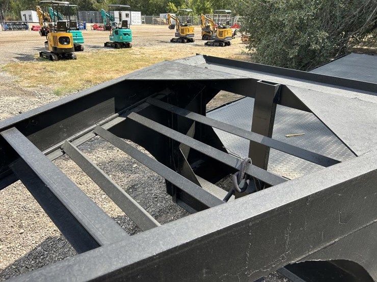 #48-•-16'-homemade-gooseneck-trailer-w/-ramps-image-11