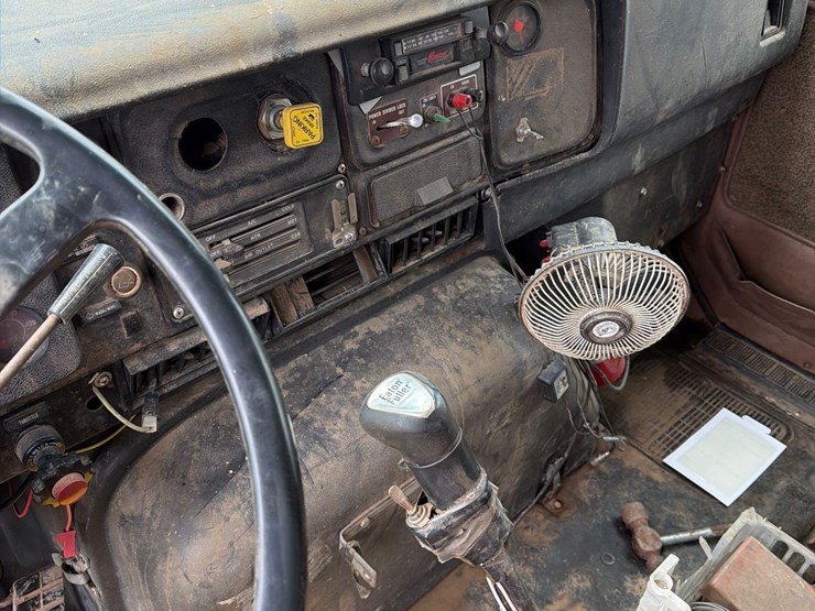 international-8300-6x4-semi-grain-truck-image-75